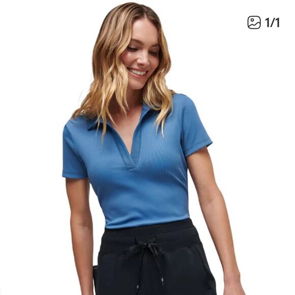 Travis Mathew Top Movement Short Sleeve V Neck Polo Shirt Blue Womens Small New - Picture 1 of 13